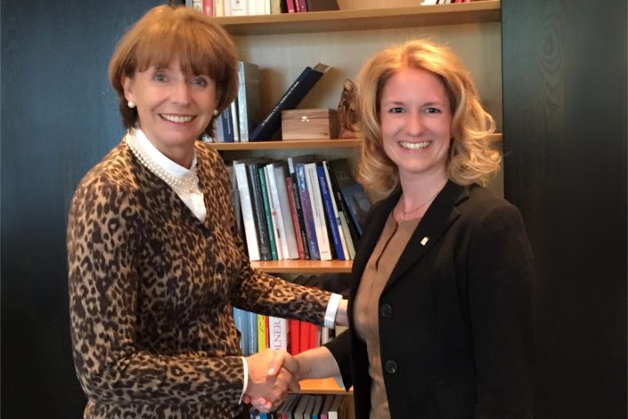 Nicole Grünewald und Henriette Reker