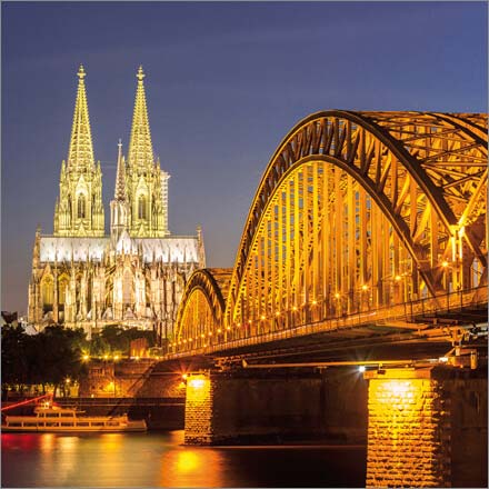 Stadt Köln am Abend